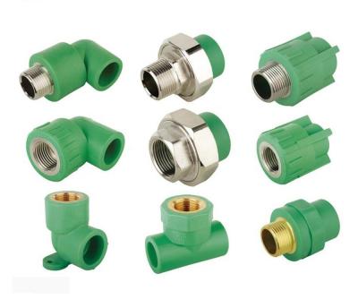 China Fittings de tuberías de plástico PPR para tuberías de agua caliente y fría de 20 mm a 160 mm en venta