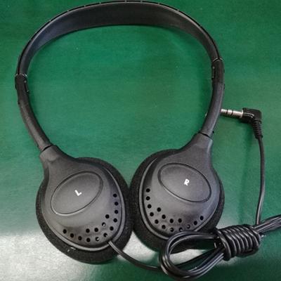 China Free Sample New Product Comfortable Wearing Use For Phone Black Headset 180degree Rotating Wired Wired Earphone Airline Disposable Earphone For Airplane for sale