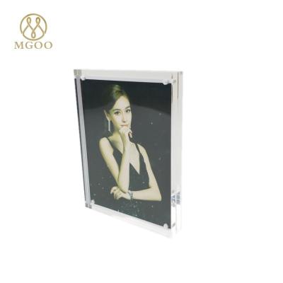 China Durable Clear / High Gloss Free Standing Desktop Double Sided Magnetic Picture Display Acrylic Photo Frame 5x7 Inches for sale