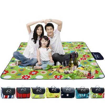 China Custom Outdoor Muti-size Camping Mat Waterproof Foldable Picnic Mat Plaid Beach Picnic Blanket for sale