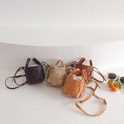 China Best Selling Waterproof Hand - Bucket Bag Fashion Girl PU Woven Waterproof Shoulder Bag for sale