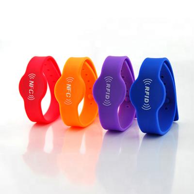 China R/W Low Cost 13.56mhz RFID Wristband Waterproof NFC Silicone Wristband for sale