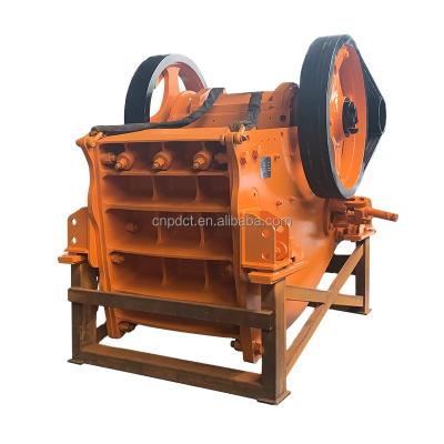 China Machinery Repair Shops OEM Factory Iron Mining Machinery Stone Mobile Jaw Crusher Machine C106 for sale