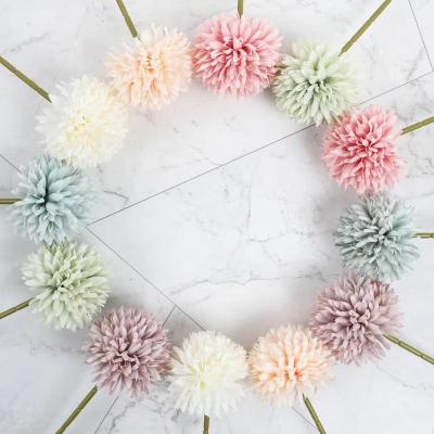 China Plastic Artificial Chrysanthemum Ball Flowers Bouquets For Single Bride for sale