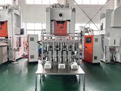 China hogar 13Ton de la máquina de la fabricación de cajas del almuerzo del papel de aluminio de 3Phase 50HZ 380V en venta