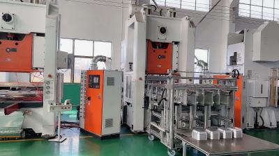 China controlado eléctrico de la máquina de la fabricación de cajas del papel de aluminio de 380V 50HZ en venta