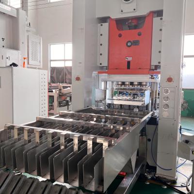 Chine Machine de fabrication de gâteaux à base de feuille d'aluminium argentée pour l'industrie de l'emballage électronique à vendre