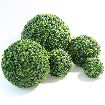 China Boxwood Artificial Topiary Green Grass Ball Topiary Hanging Grass Balls Plants For Garden Home Decor for sale