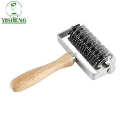 China Sustainable Baking Tool Handle Stainless Steel Noodle Dough Pastry Lattice Roller Wooden Cutter for sale