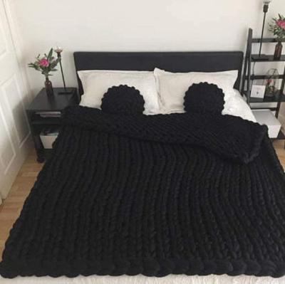 China Anti-Static Seasons Warm Plain Chunky Knitted Blanket Handwoven Cozy Chenille Blanket Soft Living Room for sale