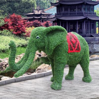 China Garden Park Animal Topiary Sculpture In Environmental Custom Fake Grass Artificial Elephant Carving For Decoration for sale