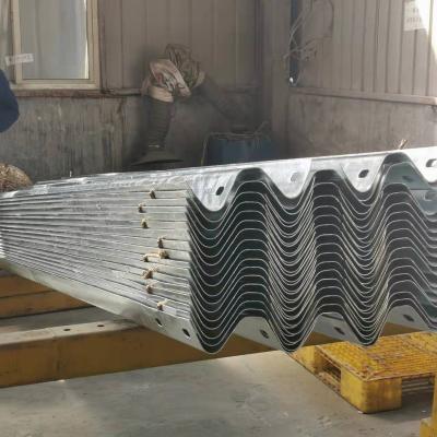 China Corrosion Resistant Hot Dipped Galvanized Highway Guardrail Guardrail W Beam for sale