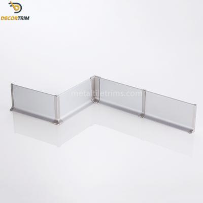 Cina Parete di Opaca Silver Skirting Board Profiles per pavimentare superficie d'anodizzazione in vendita