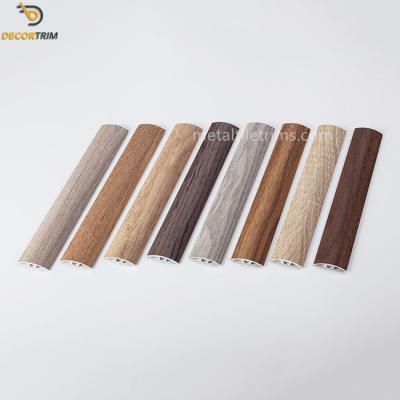 China Longitud protectora del color 2500m m del grano de madera del arreglo del tornillo de la tira de transición del piso en venta