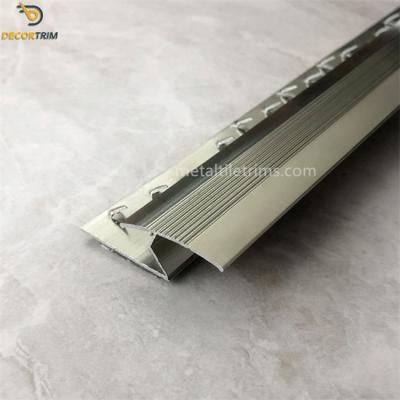 China Titanium Carpet Accessories Carpet Transition Strip With Gripper Punching zu verkaufen