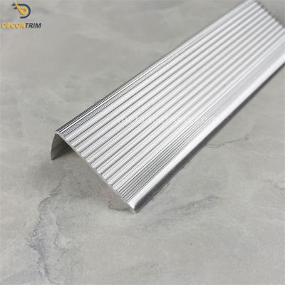 Cina Pietra Piastrella Rivestimento con perline Striscia bianca Antislip Aluminico Pavimento bordo Rivestimento in vendita