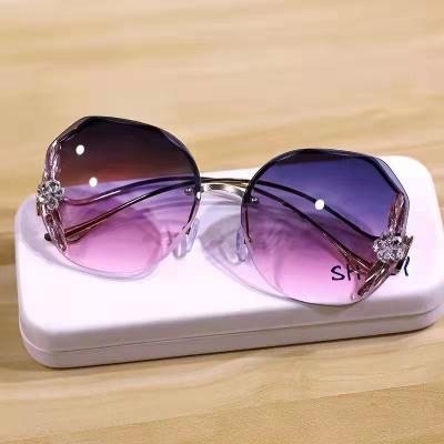 China Women 2022 Female Glass Sunglasses UV400 Gril Fashion Luxury Rimless Shades Custom Diamond Sunglasses With Logo Lady Sunglass Rimless for sale