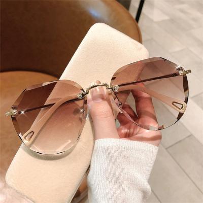 China Wholesale Women's Fashion Sunglasses Good Quality Glass Party Women Sunglasses Shape Rimless Rectangle Sunglasses Women for sale