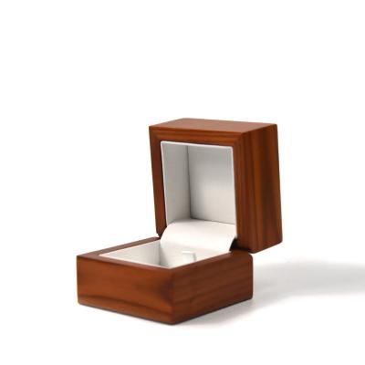 China Hingered Yadao Custom High Quality Wooden Box Ring Box Lacquer Wooden Jewelry Box for sale