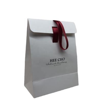 China Eco-Friendly Custom Luxurious Custom Clothing Logo Gift Packs Cute Clothing Gift Sugar Shopping Paper Bag for sale