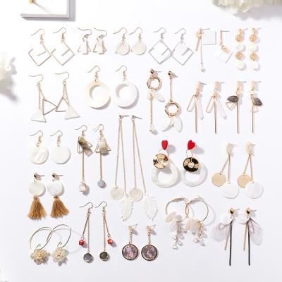 China 2021 FASHIONABLE Korean Fashion Earings Temperament Asymmetry Shell Earrings For Women Girls for sale