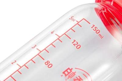 China 150 ml de frasco de vidro de borosilicato de alimentação estudantil frasco de silicone à prova de vazamento de alimentação com aplicação de água fervida à venda