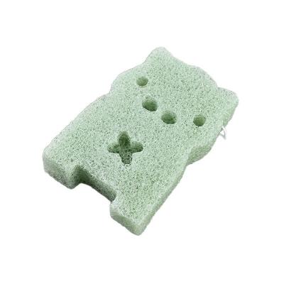 China Urso Esponja de banho de bebê macio não tóxico/carvão Konjac Esponja de limpeza de absorção para tempo de brincadeira seguro Tamanho é 8*6*2.5cm à venda