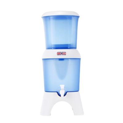 China Eco-friendly Plastic Blue PP Gravity Water Filter Gravity Feed Filter Bottle for sale