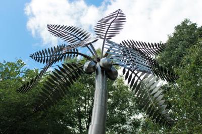 China Edelstahl-Palme-große Skulptur-Metallgarten-Verzierungen im Freien zu verkaufen