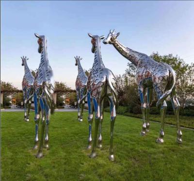 China 5,5 Meter-Spiegel-Poliermetallgiraffen-Garten-Statue zu verkaufen