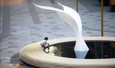 China Esculturas al aire libre pintadas del jardín del metal de la cola SS316L de la ballena en venta