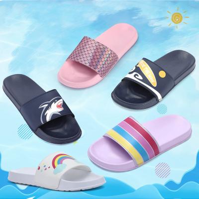 China Lit 2022 Low MOQ New Fashion Hot Selling Non-slip Slippers For Kids Children Cartoon Clogs Summer Slippers Outdoor Sliders for sale