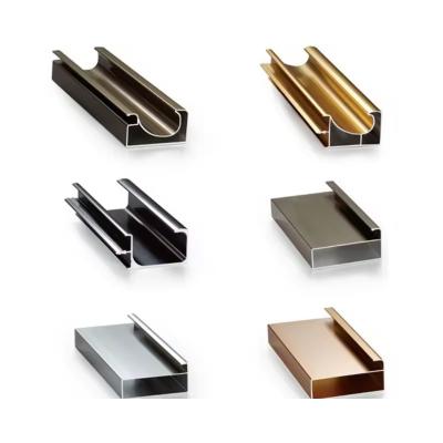 Chine Extrusions de porte de cabinet en aluminium par électrophorèse pour garde-robe sur mesure à vendre