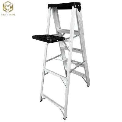 China Escalera plegable de aluminio con plataforma en venta