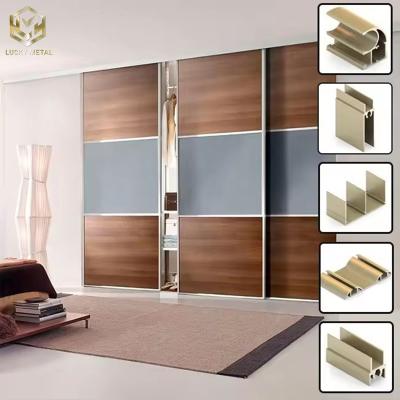 China Gold Black Wardorbe Closet Door Aluminum Frame Aluminium Profile zu verkaufen