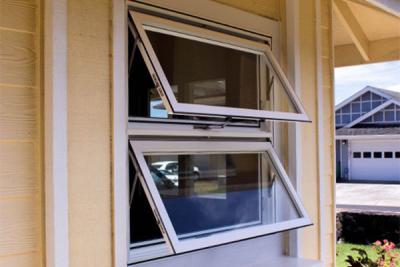 中国 Convenience And Modern Design Awning Window Aluminum Profile Frame 販売のため