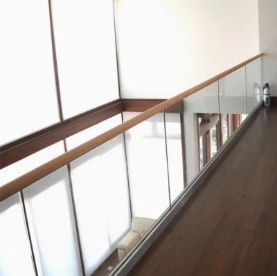 China Modulair aluminium glasrail systeem met verstelbare handrail poeder gecoate afwerking terras toepassing Te koop