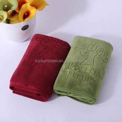 China Compressed Custom Microfiber Embossed Towel With Logo for sale