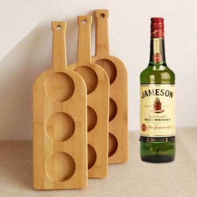 China Eco-Friendly 3 Holes Bubble Drawn Bamboo Beer Mug Wooden Holder Glass Serving Tray With Handle for sale