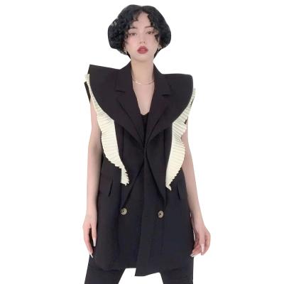 China TWOTWINSTYLE Viable Notched Korean Black Casual Sleeveless Vest Jackets Female Autunmn Colorblock Vest for sale