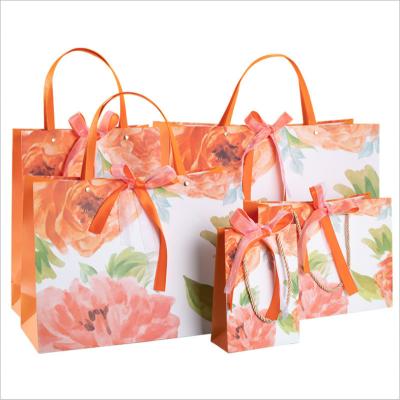 China Recycled Materials 2021 Custom Logo Shopping Bags Christmas Paper Gift Wholesale Paper Bags for sale