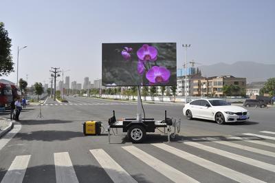 China P8 van de Openlucht Mobiele LEIDENE de Vrachtwagen Aanplakbordaanhangwagen met het Opheffen van Omwentelingssysteem Te koop