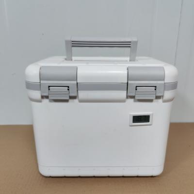 China Waterproof medical cold box with temperature display with ice bricks for sale