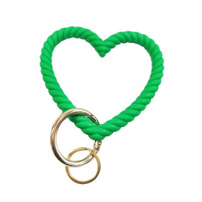 China Promotion Gift Heart Shaped Silicone Bracelet Key Rings O Ring Silicone Wristband Keychain Round Key Ring for sale