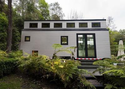 中国 軽量鋼製のプリファブ休暇小屋: トレーラー上の小さな家 ログキャビン モジュール型住宅 販売のため