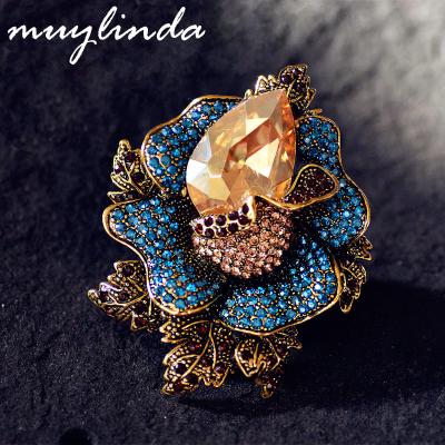 China Flower Pin Decorative Brooch Crystal Corsage Elegant Coat Rose High-end Luxury Rinhestone Fabric Decoration Women's Accessories for sale