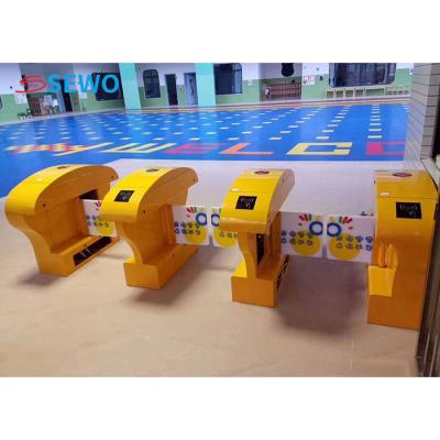 China Jardim de infância Swing Barrier Gate Turnstile personalizado para parque de diversões à venda