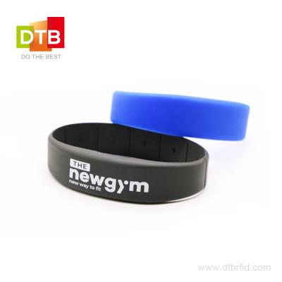 China Waterproof / DTB Water Park Waterproof NFC RFID Wristband Price / GYM MIFARE Silicone for sale