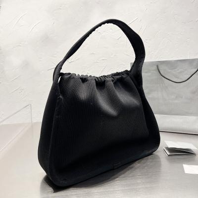 China 2022 red women's fashion texture handbag light fabric bag handbag brand design network bag new for sale