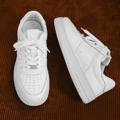 China 2022 New Breathable Skateboarding Shoes For Couples Of Men And Women First Seat Leather Thick Soled Casual Skateboarding Shoes for sale